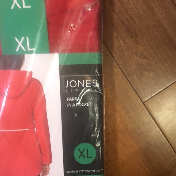 NWT Jones New York Ladies’ Parka in a Pocket - Picture 8 of 9